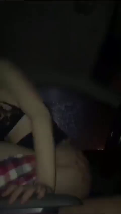 Dantelli Sütyen Giyen Türk Kızı Arabada Sikişiyor (Konuşmalar Çok İyi)