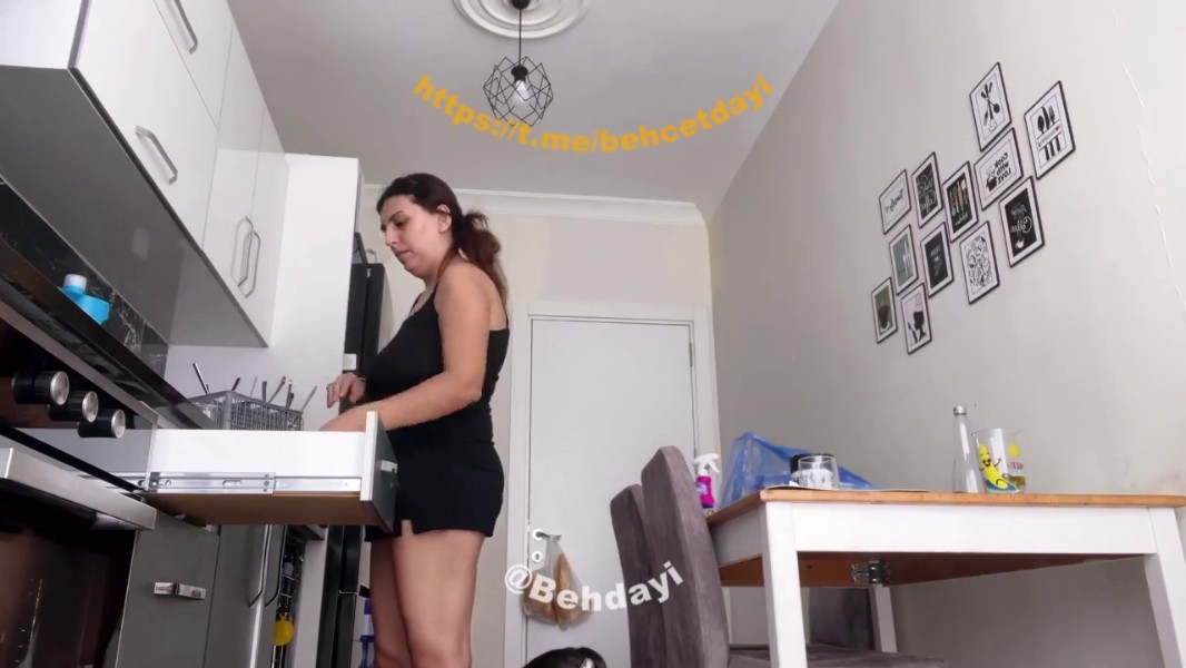 Burcu Güven 23