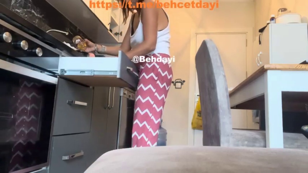 Burcu Güven 32