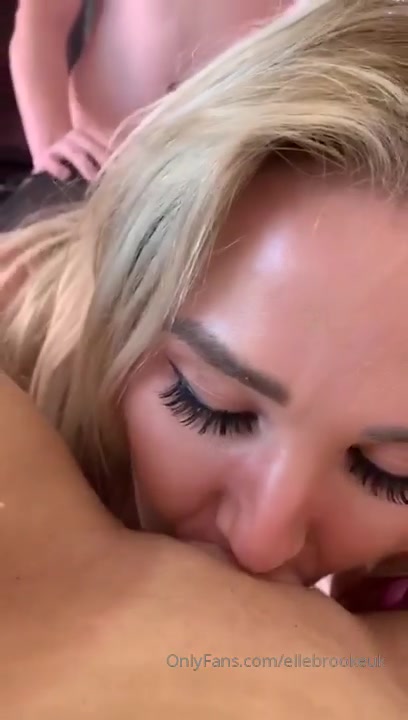 Elle Brooke 120